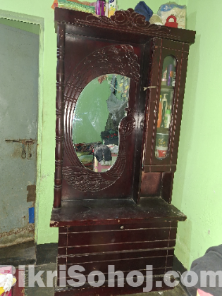 ড্রেসিং টেবিল